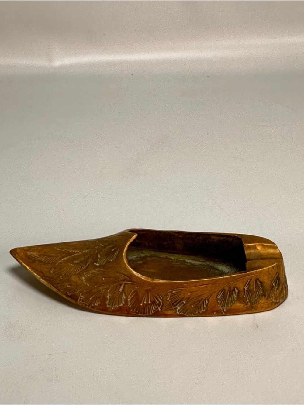Vintage Engraved Brass Ashtray Shoe/Slipper Made in India Intricate Design - Picture 3 of 7